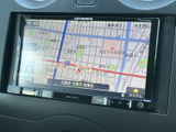 周辺の道路や地名、現在地が地図上に表示され、目的地までの道順を確認する際に役立ちます。地図を見ながら行き先を把握でき、初めての場所への移動にも便利です。