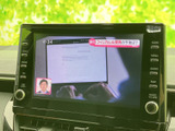 テレビ番組を画面に表示でき、停車中の待ち時間も車内でゆったり過ごせます。映像を楽しめる装備が備わり、お出かけ先での休憩時間にも活用いただけます。