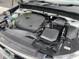 【T4エンジン(2.0L直列4気筒直噴ターボ)】燃費と走行性能に優れたターボエンジン。低回転からピークトルクになるT4エンジンはストップ&ゴーの多い日本にマッチした特性を持っています。