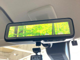 【デジタルルームミラー】後席の大きな荷物や同乗者で後方が確認しづらい時でも安心!カメラが撮影した車両後方の映像をルームミラー内に表示。クリアな視界で状況の確認が可能です!