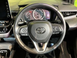 インテリアに合わせたデザインのステアリングは、運転される方のことも考え、運転しやすい形状、大きさです。是非一度、実際に触ってお確かめください。