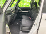 運転しやすいシンプルなデザインの室内。操作性にも配慮されており、スムーズな運転をサポートします。