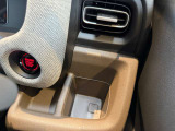 運転席側のドリンクホルダーです