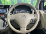 インテリアに合わせたデザインのステアリングは、運転される方のことも考え、運転しやすい形状、大きさです。是非一度、実際に触ってお確かめください。