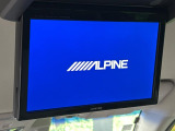 【フリップダウンモニター】大画面モニターで後席でもエンタメをお楽しみいただけます。小さなお子様にも大人気の装備です♪