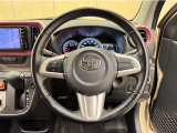 ステアリングスイッチ搭載!手を離さずに手元のスイッチでさまざまな操作が可能。運転中、視線をそらさなくても操作ができて安全です!
