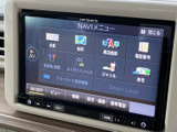 使いやすいインターフェースのナビ・オーディオ。運転中の情報収集やエンターテイメントをサポートします。