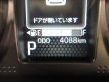 たとえばダイハツのお店にある、たくさんのスマアシ搭載車は、正常に作動する事をしっかり確認します。