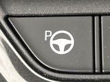 【リモート機能つきアドバンストパーク】専用スマートフォンアプリの使用で、車外から遠隔駐車・出庫が可能な先進機能。広い場所で乗り降りしたい時に便利です♪