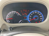 視認性の高いメーターで、運転に必要な情報を的確に把握できます。安全運転をサポートする設計です。