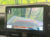 【バックカメラ】駐車時に後方がリアルタイム映像で確認できます。大型商業施設や立体駐車場での駐車時や、夜間のバック時に大活躍!運転スキルに関わらず、今や必須となった装備のひとつです!