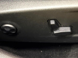 【パワーシート】スイッチ一つで簡単にシートの微調整が可能!電動だから力もいりません!快適なシートポジションにセットして、快適なドライブをお楽しみください。