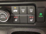 【シートヒーター】スイッチを押せば、座面と背もたれで体を温めてくれます♪