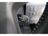 【レーダークルーズコントロール】アクセルペダルを踏まなくても、車間制御モードでは、先行車の車速変化に合わせた追従走行を行い、自動的に加速・減速・停止をします。