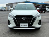 日産のブランドを象徴するVモーショングリルです。