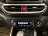 オートエアコン♪お好みの温度に設定するだけで車内を快適空間にしてくれますよ♪