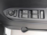 パワーウィンドゥ 運転席ドアスイッチ照明付です。電動格納ミラーも手元でワンモーションで可能です。