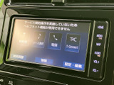 目的地検索や音源選択など、画面上から必要な項目を選べる構成です。ホームや地図、音量のボタンも並び、日常の移動に合わせて使い分けしやすい装備です。