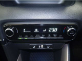 【オートエアコン】設定した温度になるように車が自動で風量や吹き出し口、冷暖房の強さを調整してくれるエアコンです。一度温度を設定すれば、自動で快適な室温を保ってくれるので運転に集中しやすいですよ♪