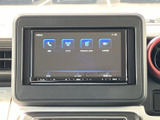 画面のメニューから電話やラジオ、Bluetooth Audioなどを選べる構成です。目的に合わせて使いたい機能を選びやすく、普段の移動中にも活用の幅が広がります。