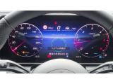 高いレベルの知性を備えたメルセデスの「インテリジェントドライブ」は、ドライバーの疲労を軽減し、安全かつ快適なドライブの一助となります。