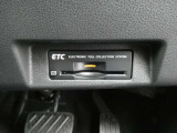 ETC付 料金所もスムーズに通れ、割引料金の適用もあります。ビルトインできれいに収まっており、見た目もスマートです。