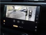 3Dサラウンドカメラを搭載し、車両を上方から見下ろしたような映像など、周囲の状況を視覚的に確認できます。