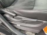 毎日過ごす運転席は要チェック。シートのへたり・擦れ、視界のイメージまで伝わる重要ポイント。