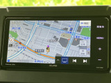 見やすい地図表示で、目的地へのナビゲーションをスムーズに行えます。周辺情報も充実しており、ドライブの計画に役立ちます。