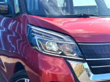 【シーケンシャルターンランプ付きLEDヘッドライト】人気の『流れるウィンカー』付きのLEDヘッドライトを装備♪高級感はもちろん、点灯時は存在感たっぷりで他車からも認識されやすく安心です。