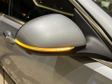 納車前整備は、メルセデスベンツ国際認定メカニックによる最新の検査ライン等の施設が充実した当社工場で入念に行います。メルセデス・ベンツの定める厳しい基準をクリアしたお車のみをご案内させて頂きます。