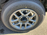 スタイリッシュな純正16インチアルミホイール!タイヤサイズは175/80R16です!