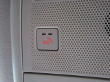 エアバッグ作動時や後突時、もしくは車内のSOSボタンを押した際に緊急通報オペレーターに連携し、救急・警察を手配します。更にオペレーターにも連携、お客様のご要望に応じてロードサービスの手配を行います。
