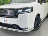 【LEDヘッドライト】悪天候や夜間走行時も良好な視界を確保し安心して運転できる高輝度LEDヘッドライトを装備!点灯速度が早く、消費電力も抑えられています。