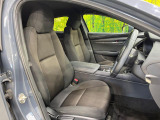 運転席シート廻りは使用感も少なく、良好な状態となっています。前オーナー様が丁寧に使っていたことがよくわかりますね。