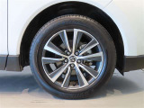 純正のアルミホイール装着車です。タイヤサイズは225/60R18です。