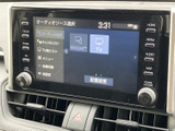 画面にはミラーキャストとテレビの選択肢が表示され、使いたい機能を見分けやすい構成です。停車時の映像視聴など、車内で過ごす時間にも活用できます。