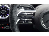 運転中も操作しやすいステアリングスイッチ付き!ボリューム調整など、運転中のちょっとした操作はハンドルを放すことなく操作可能です!