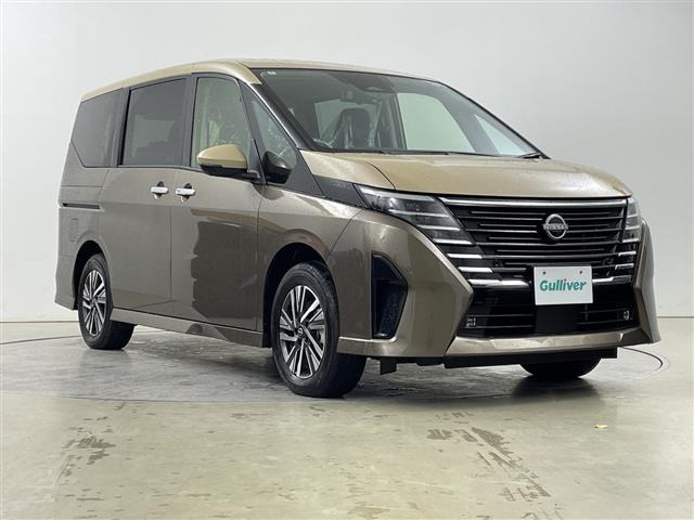 セレナ 1.4 e-4ORCE ハイウェイスターV 4WD 4WD 修復歴無し