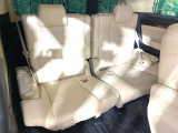 3列目シートはもちろん状態良好☆大人でもゆったりと座って頂けますので、大人数でのお出かけもラクラクです♪ご家族で、気の知れた仲間で、ドライブに行くのが楽しみですね♪
