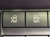 【両側パワースライドドア】スマートキーや運転席のスイッチで後席両側スライドドアの開閉が可能♪電動だから力を入れてドアを開ける必要が無く、小さなお子様でも簡単に開け閉めでき快適です♪