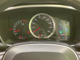 視認性の高いメーターで、運転に必要な情報を的確に把握。運転に集中できる、シンプルで洗練されたデザインです。安全運転をサポートします。