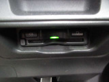 ETCももちろん搭載。いちいち料金所で停車する必要なんて当然ないです。スムーズにストレスなくドライブをお楽しみください。(※支払総額にセットアップ費用は含まれておりません。)