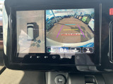 後方視界を広げるモニターで、駐車や車庫入れも安心。安全確認をサポートし、運転の負担を軽減します。