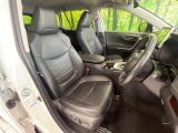 運転席シート廻りは使用感も少なく、良好な状態となっています。丁寧に使われていたことがよくわかりますね。