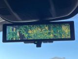 【インテリジェントルームミラー】後席の大きな荷物や同乗者で後方が確認しづらい時でも安心!カメラが撮影した車両後方の映像をルームミラー内に表示。クリアな視界で状況の確認が可能です!