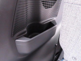 運転席・助手席ドアの内側にドアポケットが装備されています。