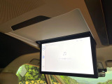 【フリップダウンモニター】大画面モニターで後席でもエンタメをお楽しみいただけます。小さなお子様にも大人気の装備です♪