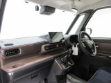 ダイハツのお店では、ダイハツ車を知り尽くしたプロフェッショナルが、専用の診断機器を使って各システムを点検しております。