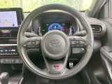 インテリアに合わせたデザインのステアリングは、運転される方のことも考え、運転しやすい形状、大きさです。是非一度、実際に触ってお確かめください。